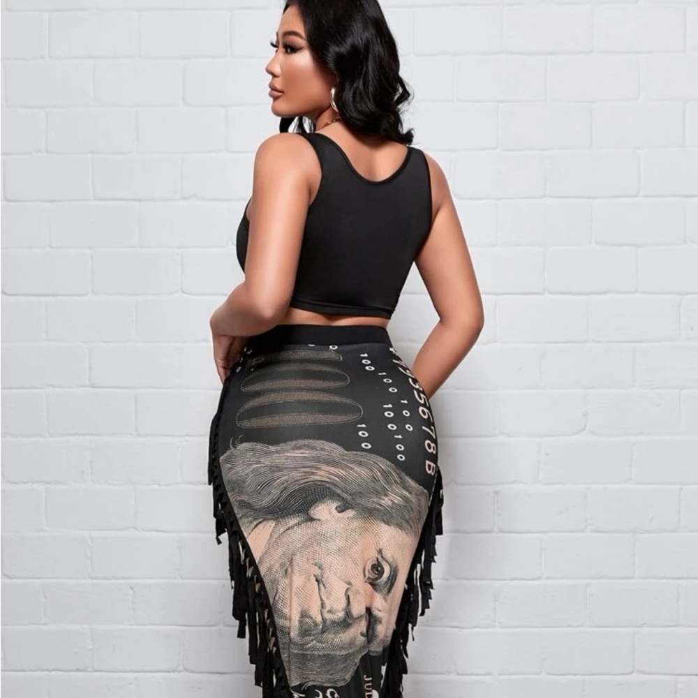 Black Crop Top & Money Fringe Skirt 🤑😍